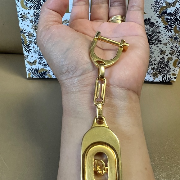 Dior Gold Bag Charm Logo Pendant
Keychain.
